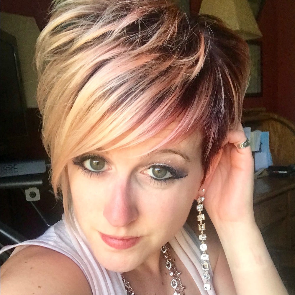 Meet your Posher, Lindz